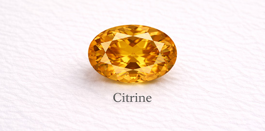 Pierre citrine vue de face, pierre de naissance.